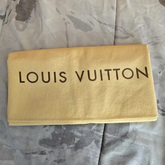 💛Louis Vuitton envelope dust bag 17 3/4" x 13 1/2"💛 - Picture 8 of 8